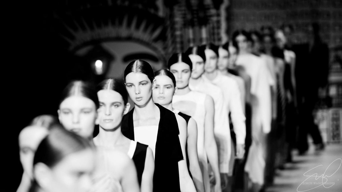 The 90s Fashion Revolution: Trendy Collections & Iconic Moments - Fashion Aftermath