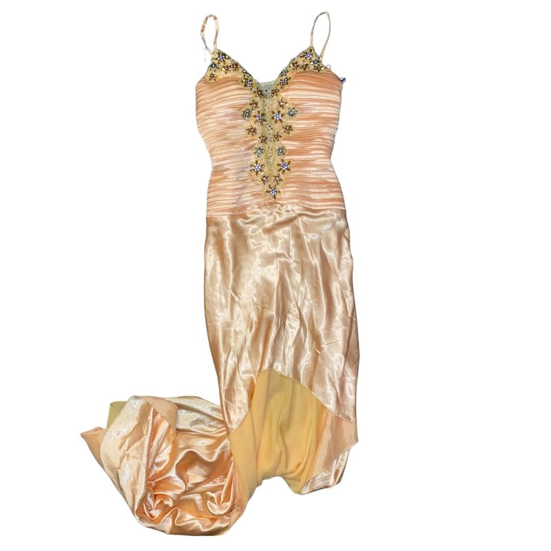 vintage - sustainable clothing - second hand clothes - thrift - vintage clothing - thrift stores near me - prom dresses - luxury gowns